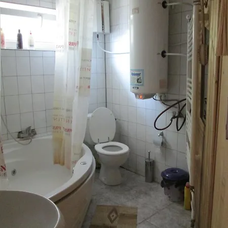 , For Rent For 24 Hours, Separate Kitchen, Sauna, Hydromassage Bath, Indoor Parking, Tavern No Pets Pensión