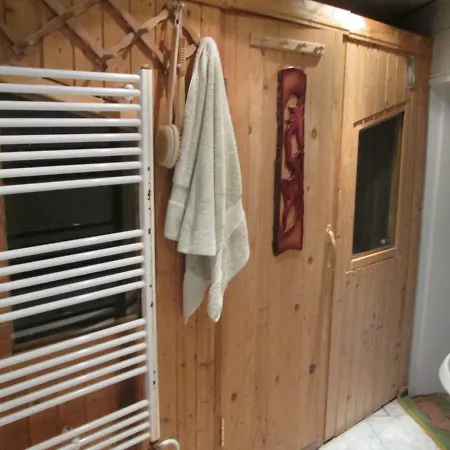 Guest house Sauna Retreat: 24-hour With Kitchen & Parking *