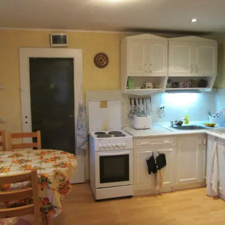 Sauna Retreat: 24-hour With Kitchen & Parking *